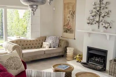 Image de Maison lumineuse et belle de 3 chambres. Beaucoup de caractère et de style.