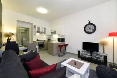 Image de Appartement confortable de deux chambres dans un quartier vivant