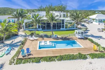 Image de Superbe villa en bord de mer sur la meilleure plage avec de l'eau turquoise et du sable blanc!