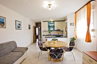 Image de Grand appartement de deux chambres entièrement équipé avec parking gratuit près de Split et Trogir Riviera