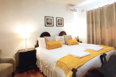 Image de Cette maison d'hĂ´tes moderne accueillant chaleureux se trouve dans la Paarl Wineland de