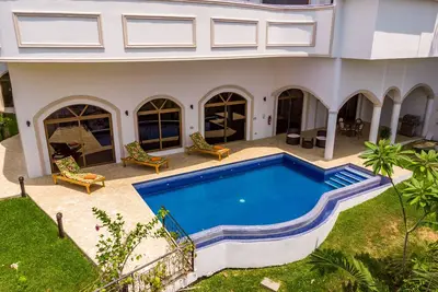 Image de Condo de luxe au bord de l'eau