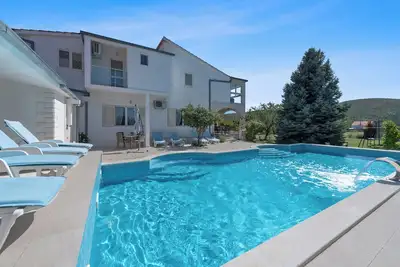 Image de Villa Almas avec piscine, barbecue d'été et court de tennis