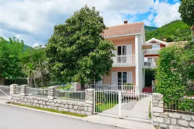 Image de Charmante villa en bord de mer Magnolia, 4 * Ă Bijela, baie de Kotor \/ 6 personnes