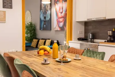 Image de *** Suite de luxe pour familles et groupes, Ac, jusqu'à 12 - Super Prime Location ***