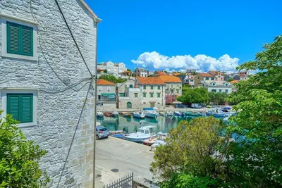 Image de Villa traditionnelle Bonaca à Sumartin avec piscine privée, île de Brač, près de la mer