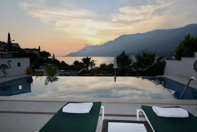 Image de Sea Front Villa sur Kas Peninsula Piscine privée avec plateforme Piscine privée