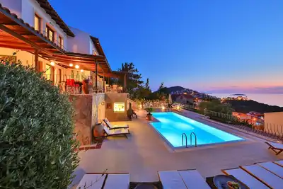 Image de Villa Exclusive surplombant la mer et la montagne 'Villa Kibele'