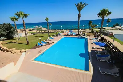 Image de Appartement de luxe à seulement 80 mètres de la plage pavillon bleu de la baie du Figuier
