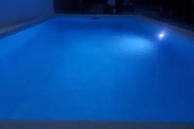 Image de Villa avec piscine + wifi gratuit dans une oasis de verdure Ă quelques pas de la mer. -