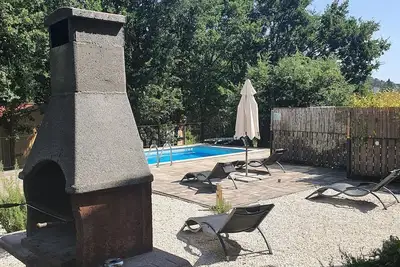 Image de Joliment isolée 3 grande chambre maison privée et piscine parking gratuit et WiFi