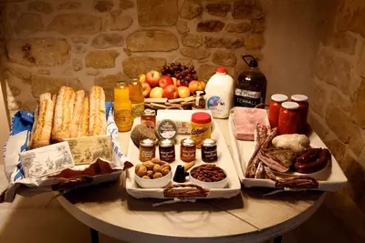 Image de Cal Miqueló 1778, charme rural avec Spa.