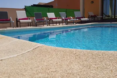 Image de Belle villa spacieuse, piscine chauffée, huit couchages.
