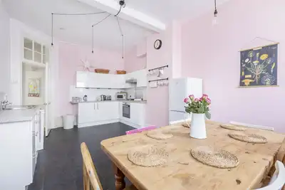 Image de Maison d'époque spacieuse à Margate - Wilderness Rooms près de la mer