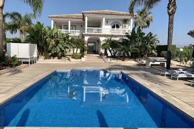 Image de Luxury villa w\/ stunning views in 2 acres of rural countryside - 30m from coast