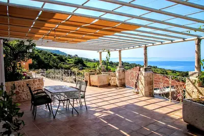 Image de Villa près d'Orebic avec piscine surplombant le canal de Peljesac