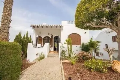 Image de Villa individuelle de 4 chambres avec vue sur le parcours de golf