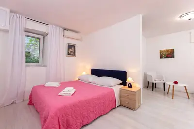 Top Location Appartement avec cour dans le centre de Split