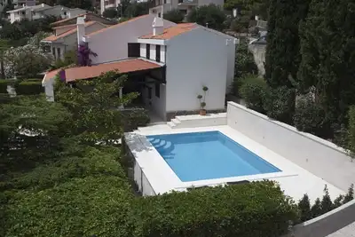 Image de Villa avec piscine privée et vue sur la mer, à 100 mètres d'une plage de galets, Baska Voda
