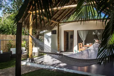 Image de Bungalow familial spacieux à Banana Beach avec chambre privée et jardin