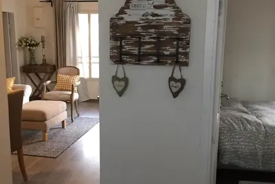 Image de Un bel appartement sur le toit avec une terrasse ensoleillée