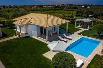 Image de Villa Evanna vous offre le luxe et de paix que vous méritez!