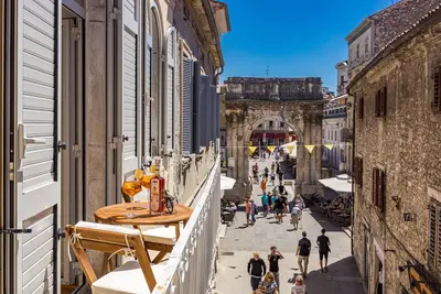 Image de Bel appartement est situé dans la zone de marche au coeur de la ville de Pula