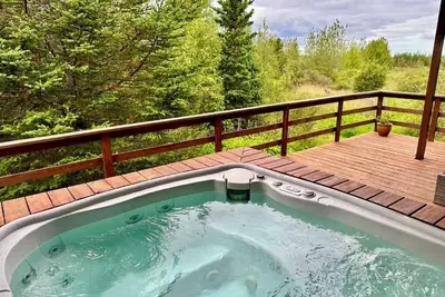 Image de Belle et confortable Cottage avec bain à remous près du parc national de Snæfellsnes