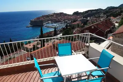 Image de Attic Apartment Avec Breathtaking Old City View
