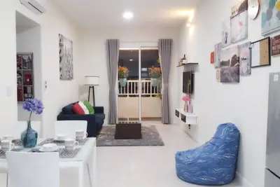 Image de Navette de l'aéroport gratuit - Superbe Horse Square Appartement -pool / gym-0. 5 $ au centre