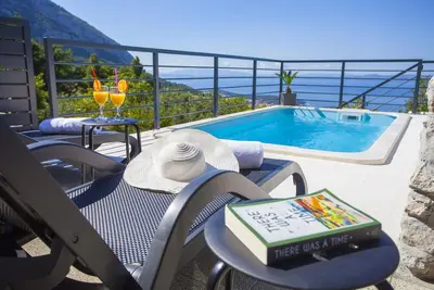 Image de Villa Marina - Maison isolée paisible pour les amoureux de la nature avec vue sur la montagne \/ la mer