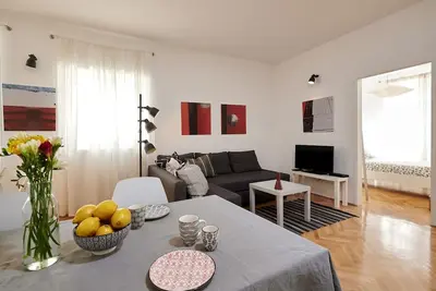 Image de Appartement romantique à deux chambres dans le centre de Trogir juste au dessus de Konoba Trs