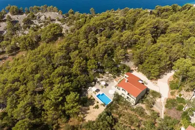 Image de Villa Stina avec piscine et vue imprenable sur la montagne Biokovo en Croatie