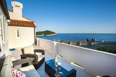Image de Appartement avec vue imprenable sur l'île de la vieille ville et de Lokrum