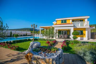 Image de Villa De Luxe Relax, Vue Imprenable Sur La Montagne, Piscine CHAUFFÉE, Gym, Terrain Sportif