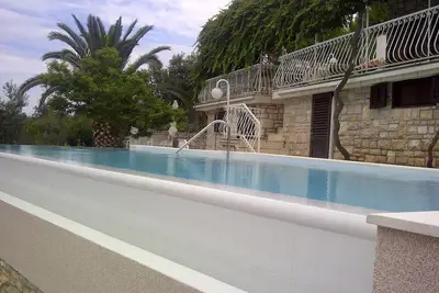 Image de Grande propriété avec la villa et la piscine dans une anse tranquille à proximité de la ville de Hvar, Hr