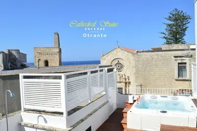 Suite Cathédrale | Otrante avec toit privé Jacuzzi<br><br>Appart hôtel de luxe