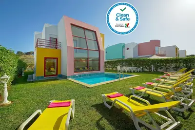 Image de Villa avec piscine. 4 chambres avec balcon privé dans la marina d'Albufeira
