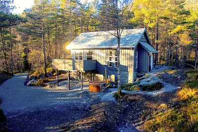 Image de Chalet familial et convivial dans un environnement calme. Sauna et Jacuzzi 8 Pers