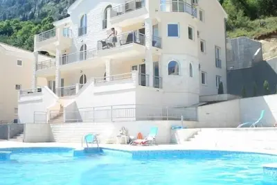 Image de Nouvel appartement de luxe de 2 chambres avec de belles vues sur la baie de Kotor