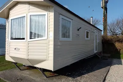 Image de Caravane statique Ă 6 places, 2 chambres sur un site magnifique Ă Bude, Ă North Cornwall.