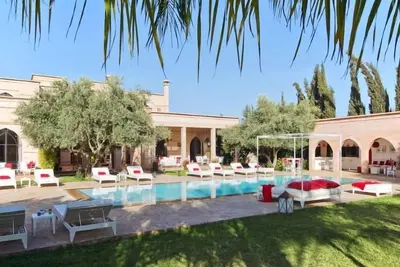 Image de luxury 4 bedroom villa with heated swimming pool, 7 minutes from the center, quiet.