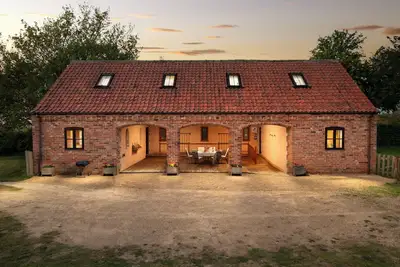 Image de Hilltop Barn. Plein de caractère dans son propre prairie avec salon à l'étage. 6 personnes
