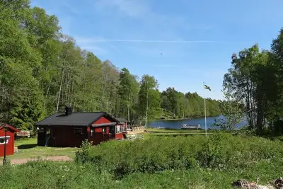 Image de Cottage sur le lac avec son propre quai, bateau et sauna