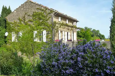 Image de Entre Vaison et Mont-Ventoux, Mas provençal à l'orée du village de Faucon