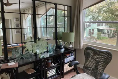 Image de Sunny Bright Condo 800 Sf