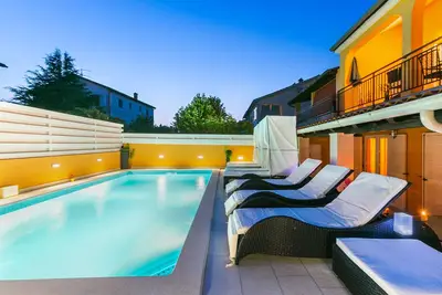 Image de Maison de vacances avec 7 chambres et une piscine pour max 11 personnes