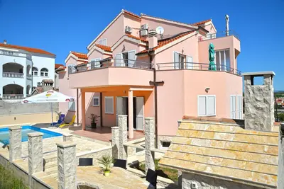 Image de Belle villa avec piscine