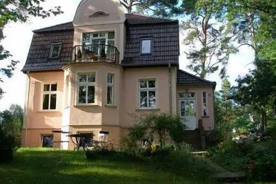 Appartement confortable sur le Röblinsee dans le sous-sol d'une villa