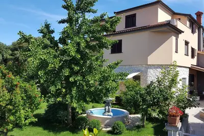 Image de Magnifique appartement de 2 chambres à 400 mètres de la plage, avec terrasse et jardin.